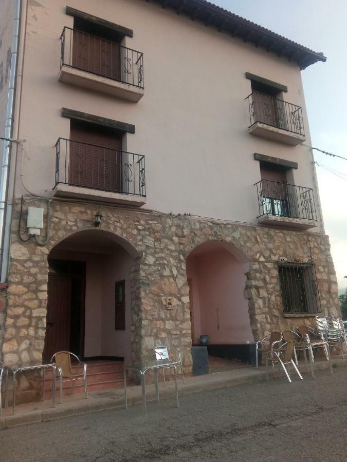 Hostal Restaurante San Millan Orihuela del Tremedal Exterior photo